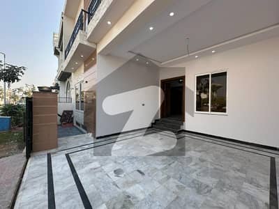 10 Marla Triple-Story House For Sale In Islamabad | Prime Location