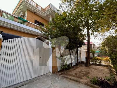 جی ۔ 11/3 جی ۔ 11,اسلام آباد میں 9 کمروں کا 14 مرلہ مکان 14.0 کروڑ میں برائے فروخت۔