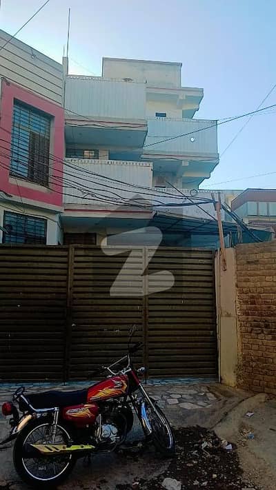 ارباب سبز علی خان ٹاؤن ورسک روڈ,پشاور میں 4 کمروں کا 7 مرلہ فلیٹ 27.0 ہزار میں کرایہ پر دستیاب ہے۔