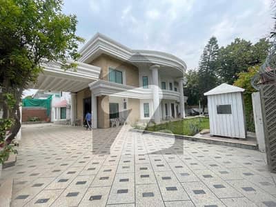 ایف ۔ 8 اسلام آباد میں 5 کمروں کا 2 کنال مکان 15.0 لاکھ میں کرایہ پر دستیاب ہے۔