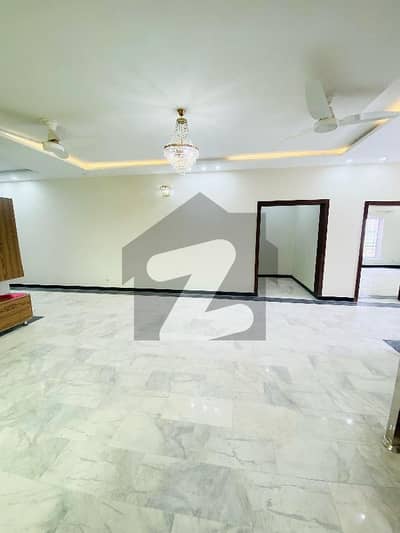 ڈی ایچ اے ڈیفینس فیز 2 ڈی ایچ اے ڈیفینس,اسلام آباد میں 6 کمروں کا 1 کنال مکان 2.0 لاکھ میں کرایہ پر دستیاب ہے۔