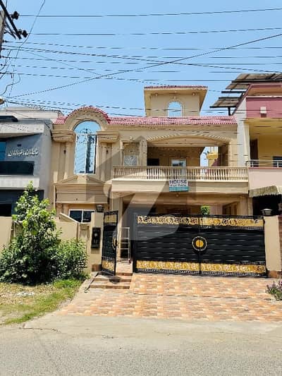 پارک ویو سٹی لاہور میں 5 کمروں کا 10 مرلہ مکان 4.5 کروڑ میں برائے فروخت۔