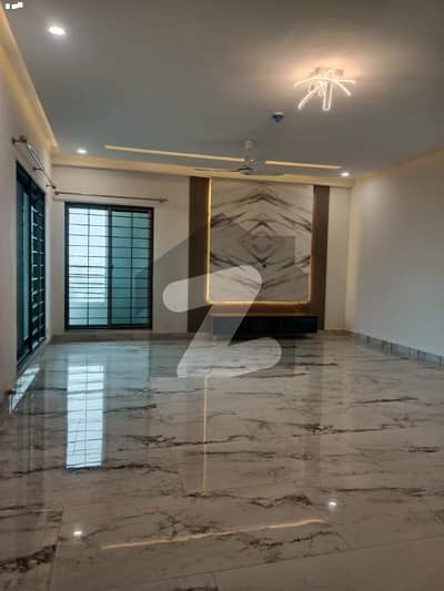 عسکری 10 عسکری,لاہور میں 4 کمروں کا 12 مرلہ فلیٹ 4.8 کروڑ میں برائے فروخت۔